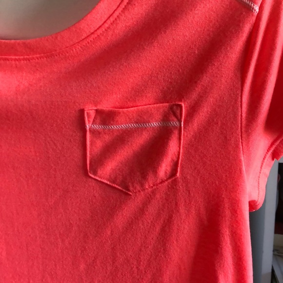 Coral under armour short sleeve - Picture 2 of 4